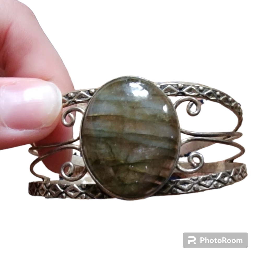 Green Stone and stamped metal bracelet